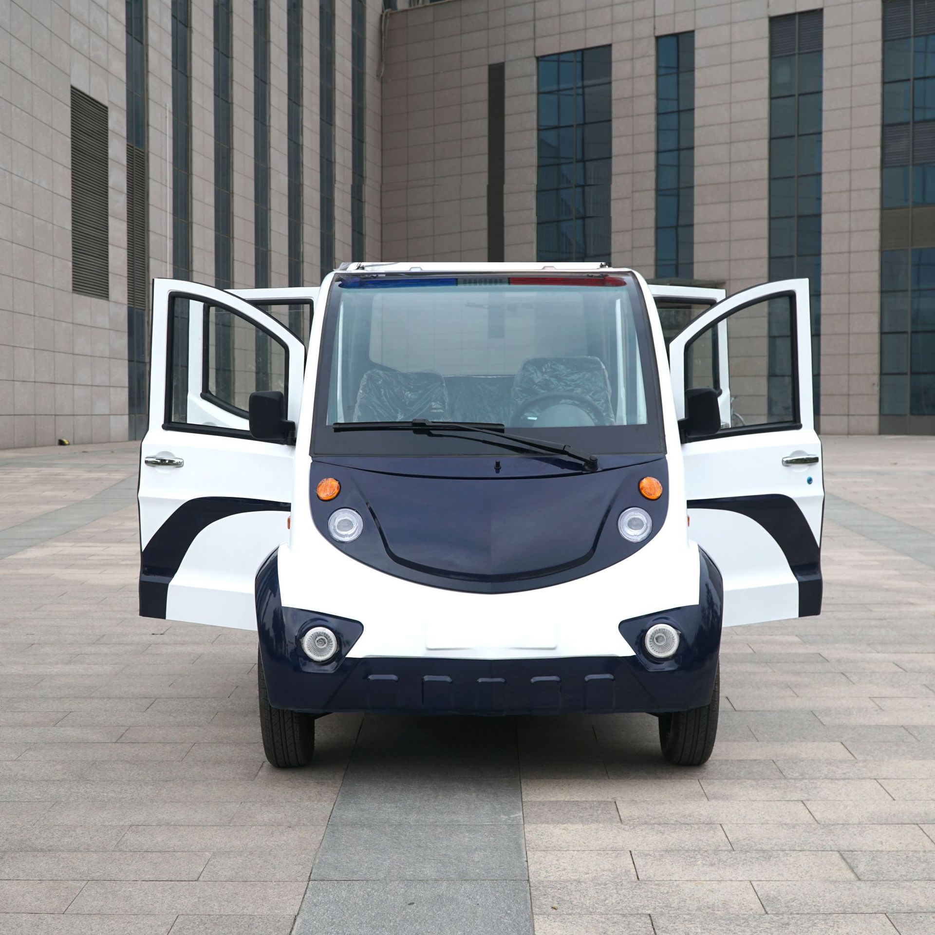 厂家定制四轮电动巡逻车物业小区全封闭观光车封闭式电动巡逻车