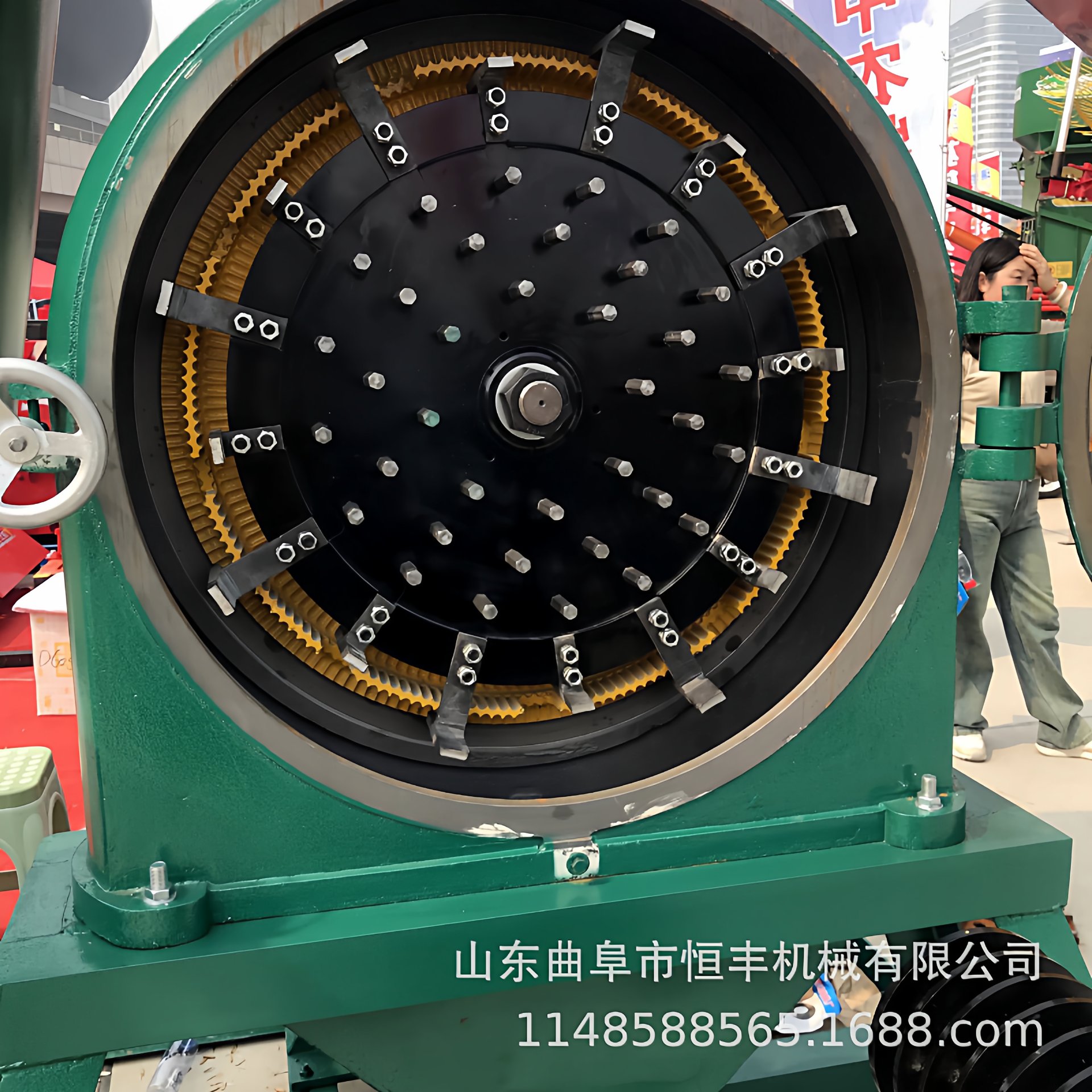 大型稻壳饲料粉碎机大产产量玉米粮食粉碎机齿盘粉碎机价格