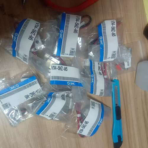 SMC电磁阀，带底座V114-5MZ-M5,6个议价