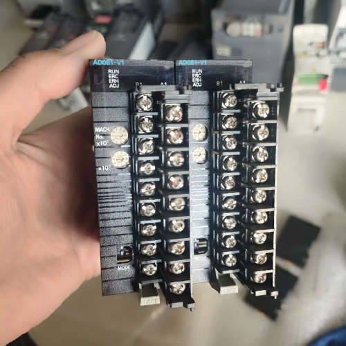 OMRON 欧姆龙 CJ1W-AD081-V1  模拟量模块议价