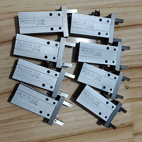 日本SMC气动手指MHZL2-10S，功能完好。实物拍摄，实议价