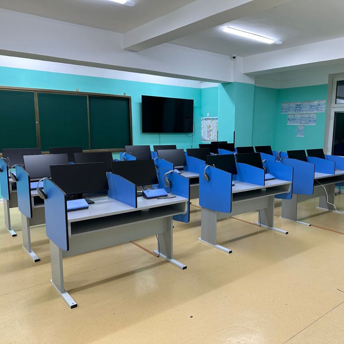 防作弊卡座双人位考试桌学生英语口语隔音电脑桌 语音教室屏风桌