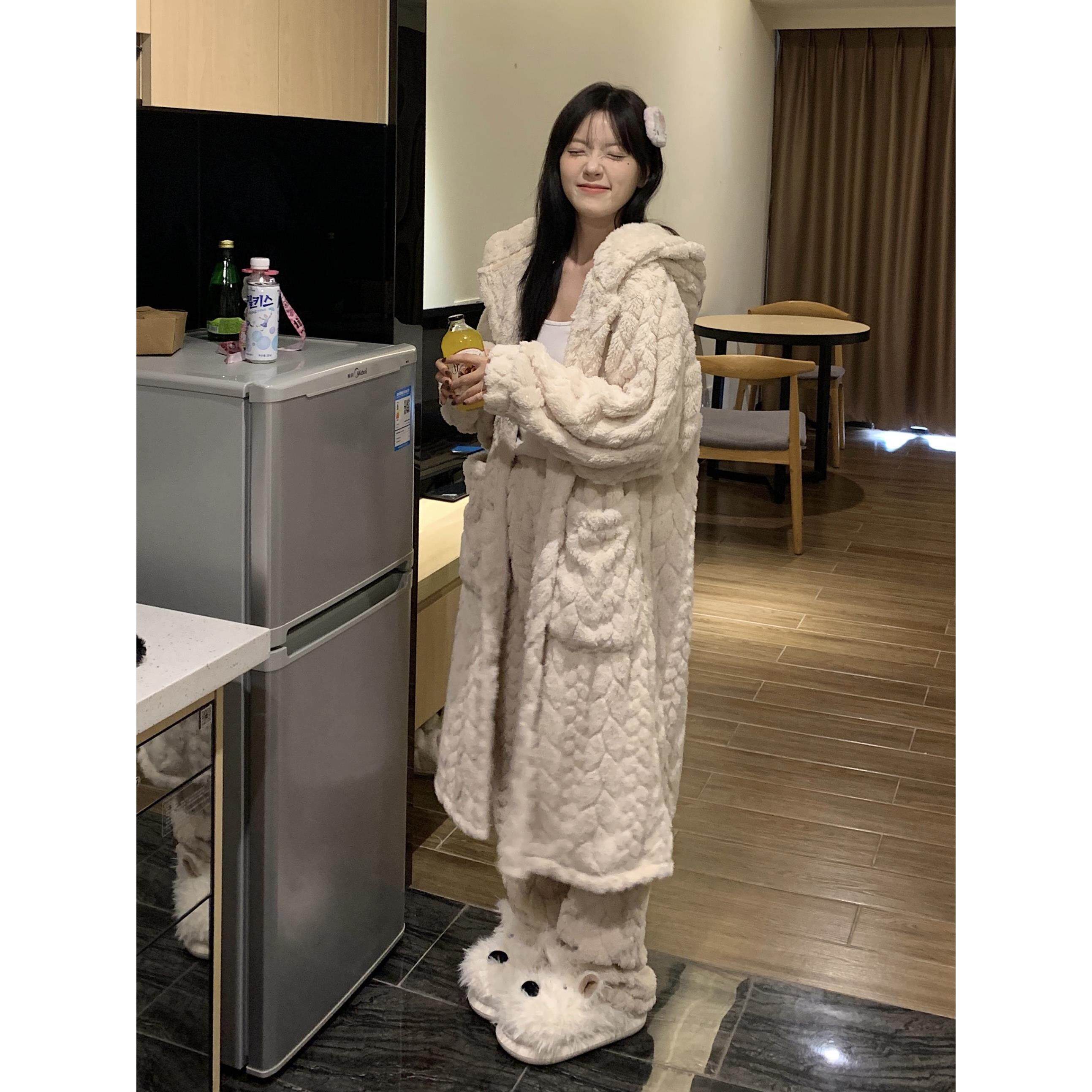 高档提花珊瑚丝绒女式秋冬睡衣套装2025新款丝绒加厚家装冬季