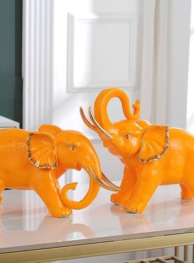 一对陶瓷大象，镇屋风水吸引财富，客厅入口电视柜，酒柜装饰，家