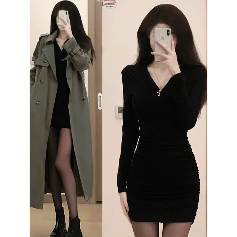 黑色包臀连衣裙女2024秋冬新款内搭高I级感紧身V领长袖打底短裙子