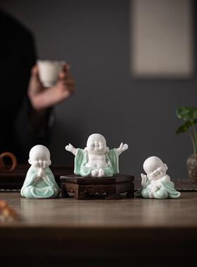 陶瓷带来财富和宝藏快乐弥勒佛小和尚装饰办公室桌面博古站笑佛像
