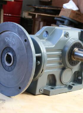 同轴式齿轮减速箱KA57-15.19-SF180-M1减速机使用范围广