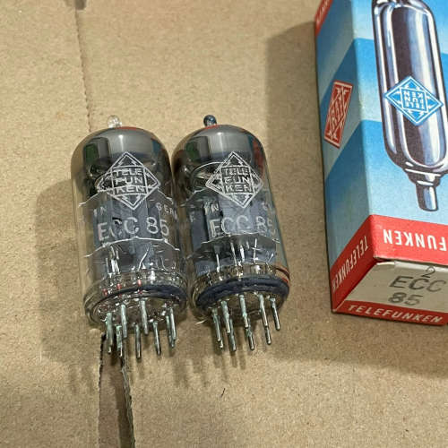 德律风根 ECC85 电子管一对，原盒库存。肥环、菱底。议价