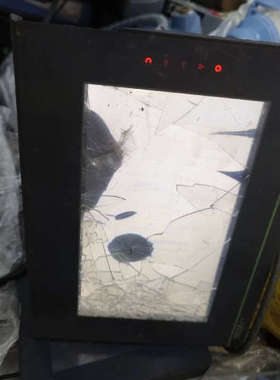 HCFA禾川触摸屏一个，型号:TL2507 ，实图拍摄，通电议价