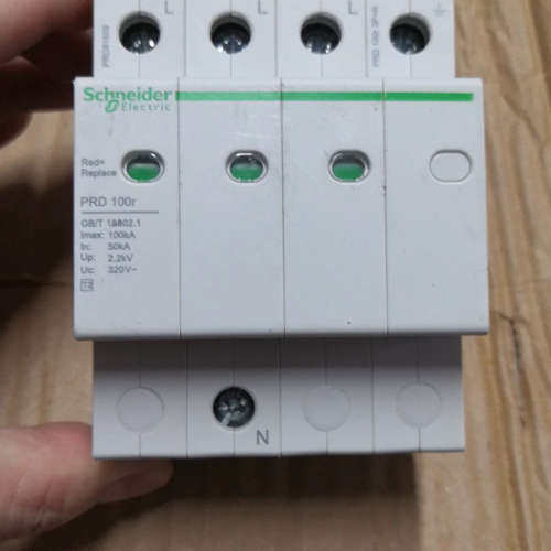 PRD100、4P100KA浪涌、防雷保护器，成色如图议价