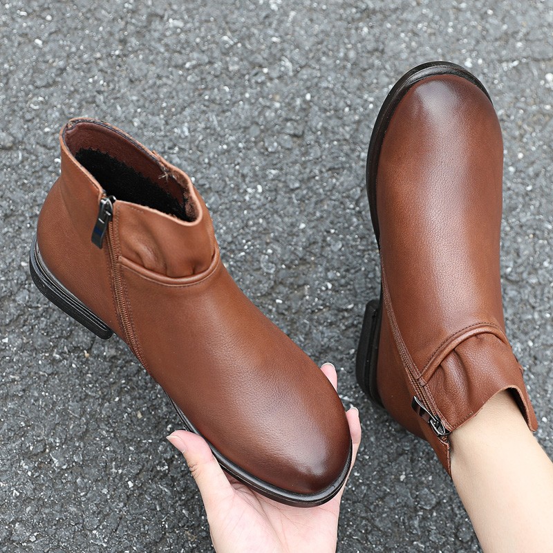 真皮短靴女平底踝靴复古p马丁靴2021新款秋冬加绒妈妈皮鞋大码女