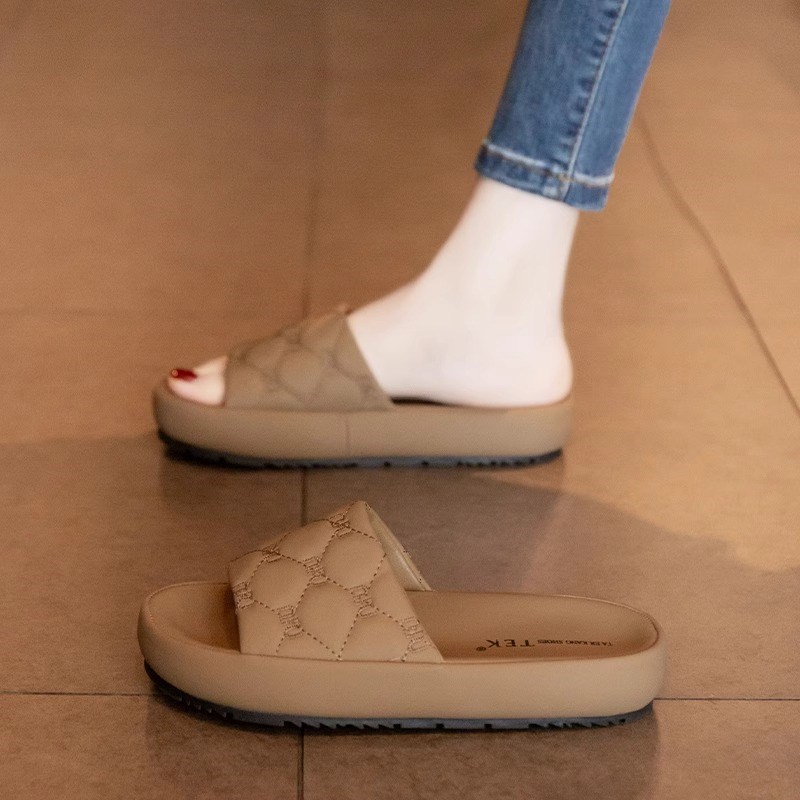 法式厚底凉拖鞋女夏外穿2025新款踩屎感一字拖海边配裙子沙滩凉鞋