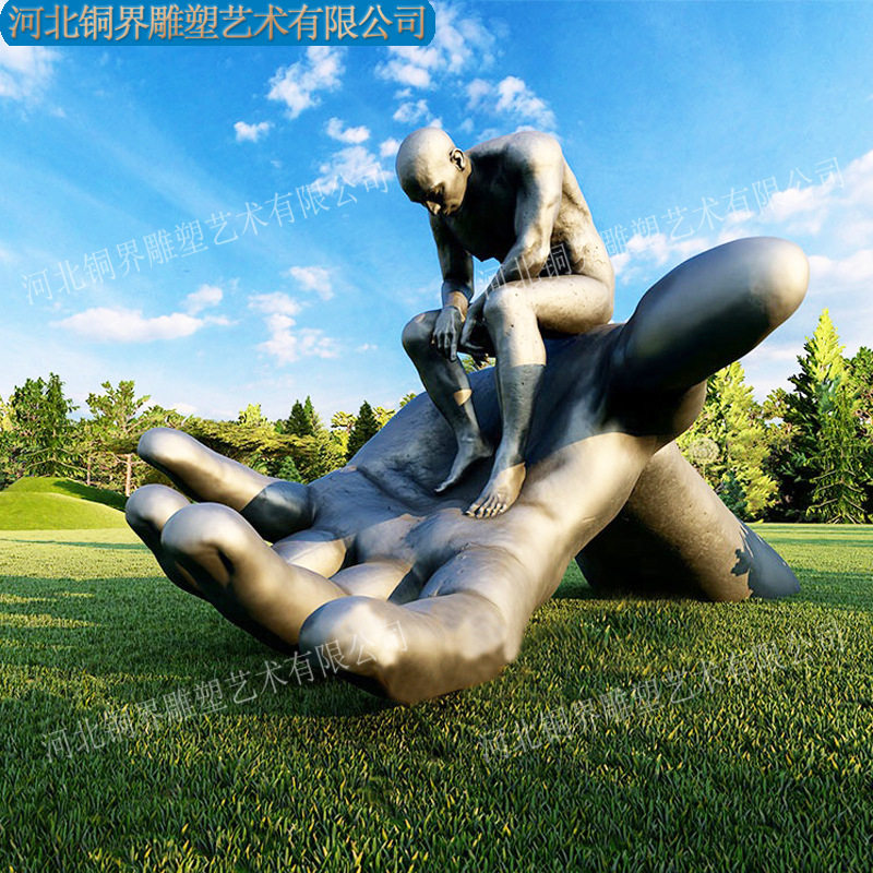手掌中的思考者铸铜雕塑人物艺术青铜手掌上的人创意户外景观雕像
