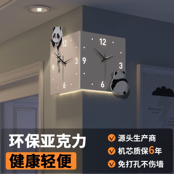 客厅创意转角双面挂钟免打孔熊猫黑白简约发光时钟壁灯拐角钟挂墙