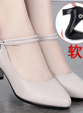 妈妈单鞋中跟真皮女鞋2021新y款中年闰月红色一字扣红鞋40皮鞋50