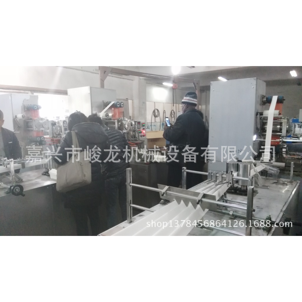 1峻龙机械全自动飞机上用纸机器，航空纸巾机器，竖行纸巾机器