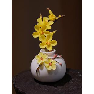 陶瓷手工捏花黄色描金梅花瓶羊脂玉瓷温润通透瓷花器插花家居摆件