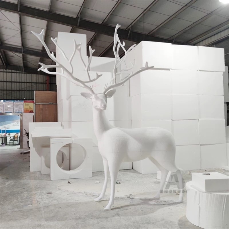 大型户外卡通泡沫玻璃钢雕塑定制商业美陈广场景观人物IP主题道具