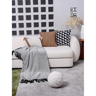 工乐布艺驼色麂皮抱枕黑白色靠垫车载腰枕侘寂北欧搭配客厅沙发毯