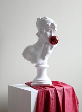 珠光红色少女吹泡泡雕塑人物艺术高级感法式复古玄关柜装饰摆件