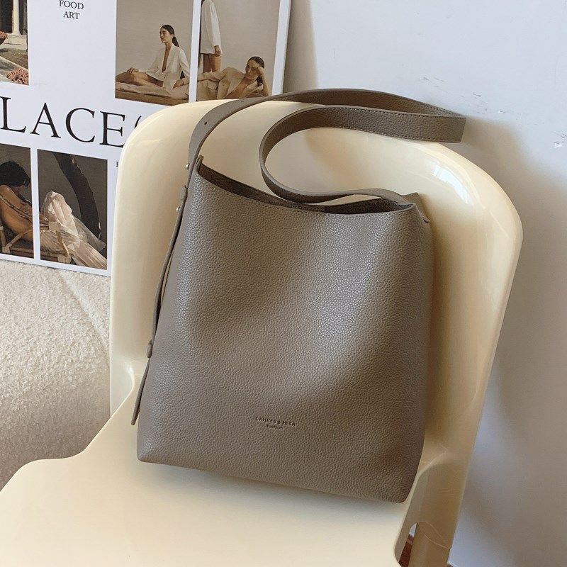 今年流行包包女式2024新款秋冬大容量单肩斜挎包小众慵懒风水桶包,箱包皮具/热销女包/男包,通用款女包,淘宝优惠券,粉丝福利购,淘宝优惠卷