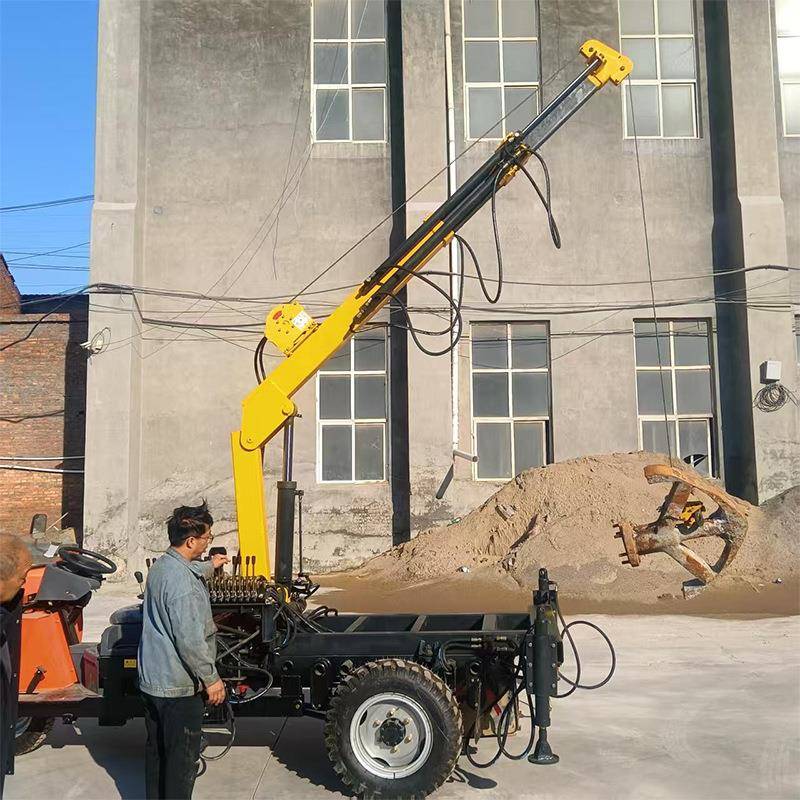 大三轮车安装全自动液压吊机2吨车载折臂吊1吨2吨吨小型随车吊