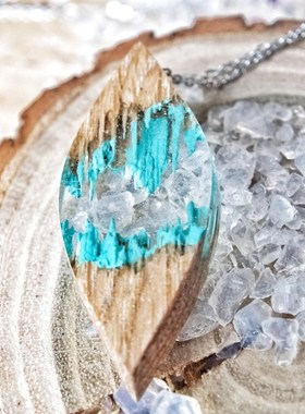 蓝色简约树脂夜光吊坠发光项链个性纯手工情侣男女生日礼物