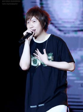 五月天阿信同款 潮牌OW绿叶子 黑色短袖t恤 时尚情侣款人生无限