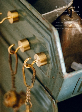 年轮公园-冶致 ZoringPark Hearth 黄铜圆形免打孔磁吸小号挂钩子