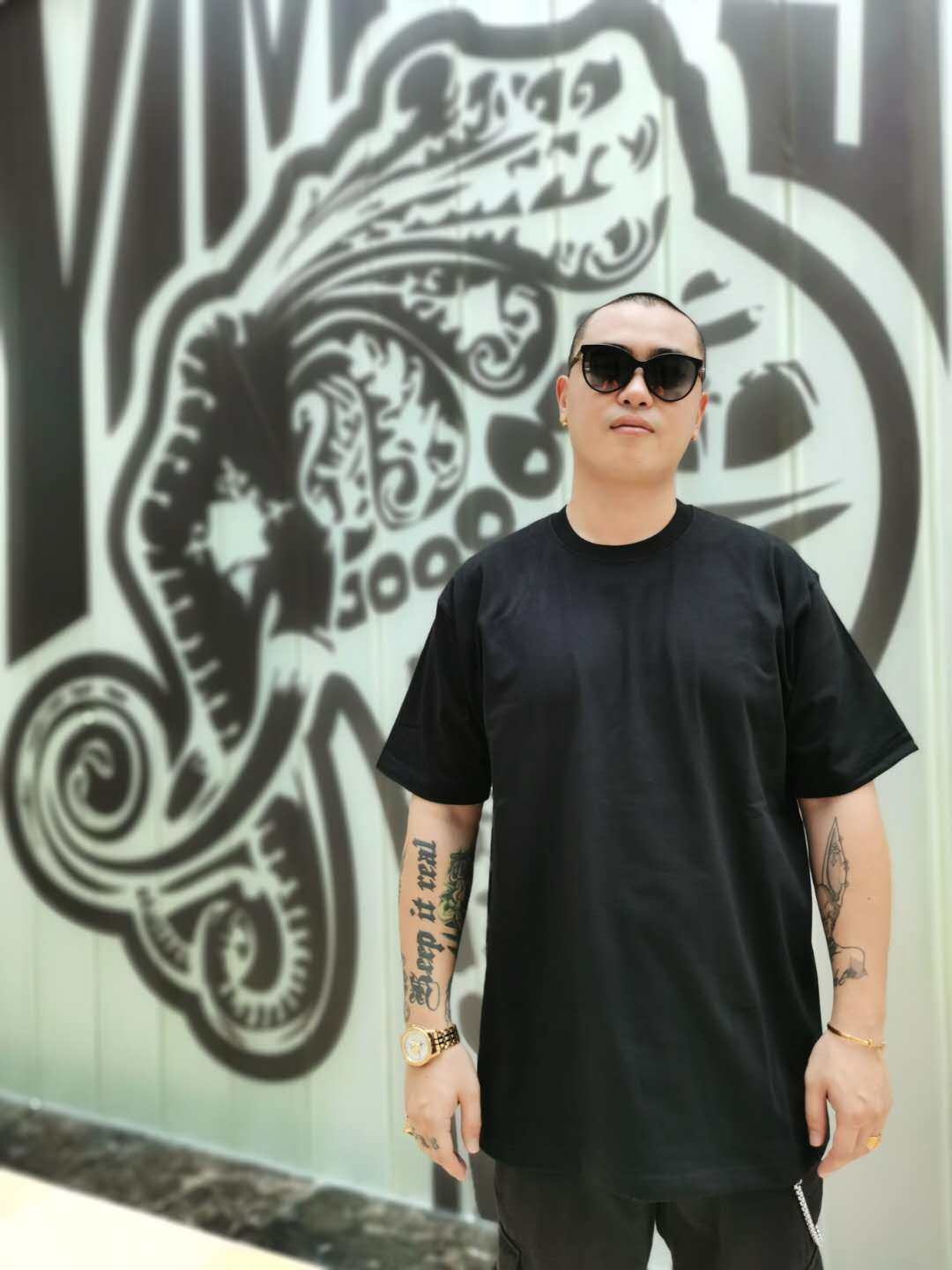 团结商店：黑白素色重磅打底衫