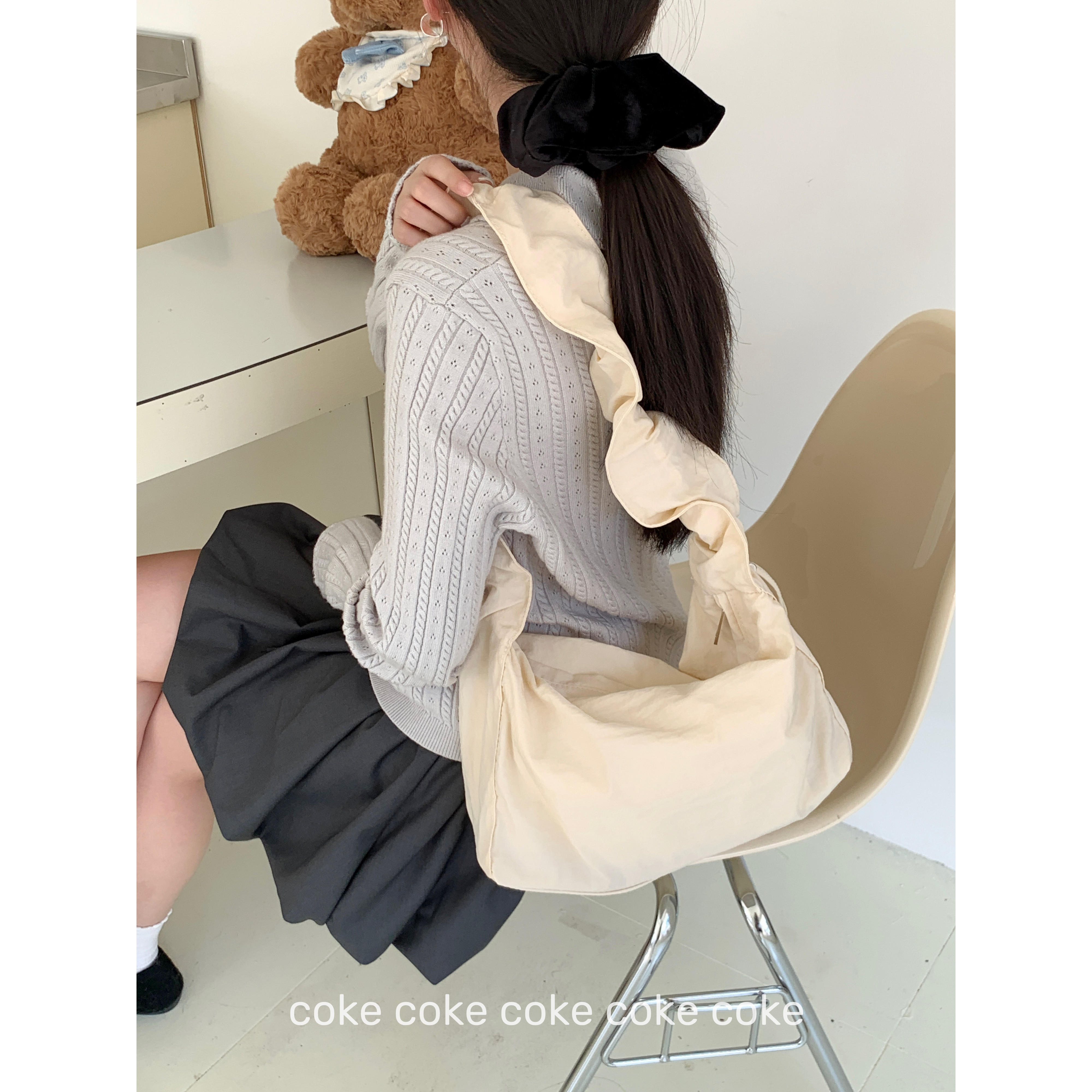 日系ins褶皱抽绳肩带单肩腋下包