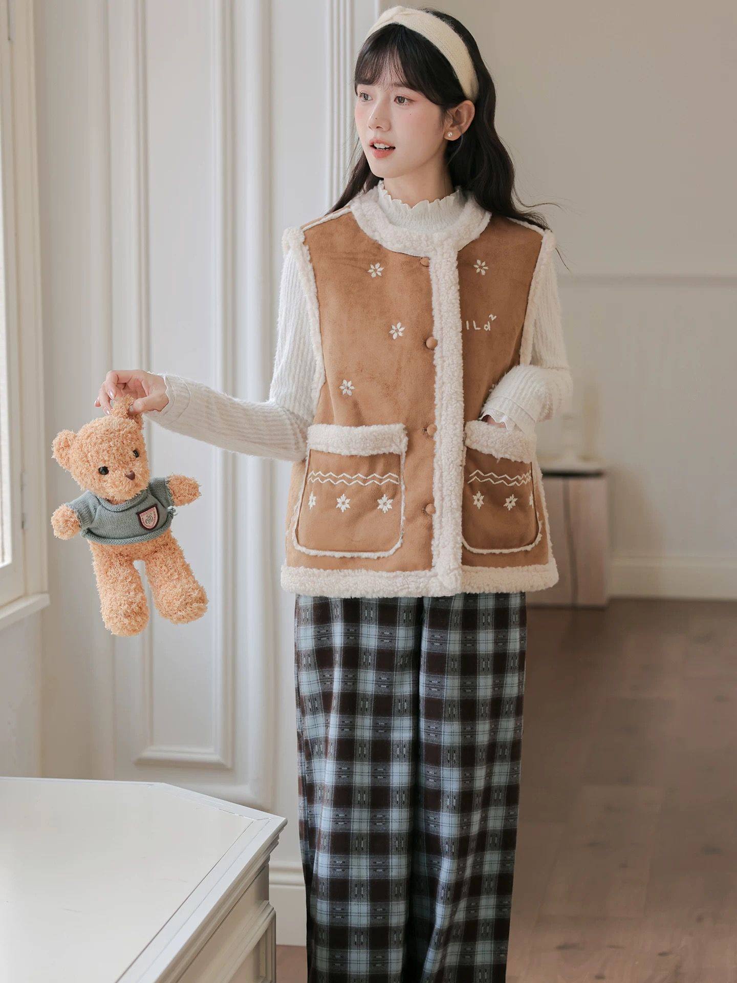 2025冬季新款韩版宽松显瘦刺绣无袖马甲女加厚保暖背心坎肩外套潮