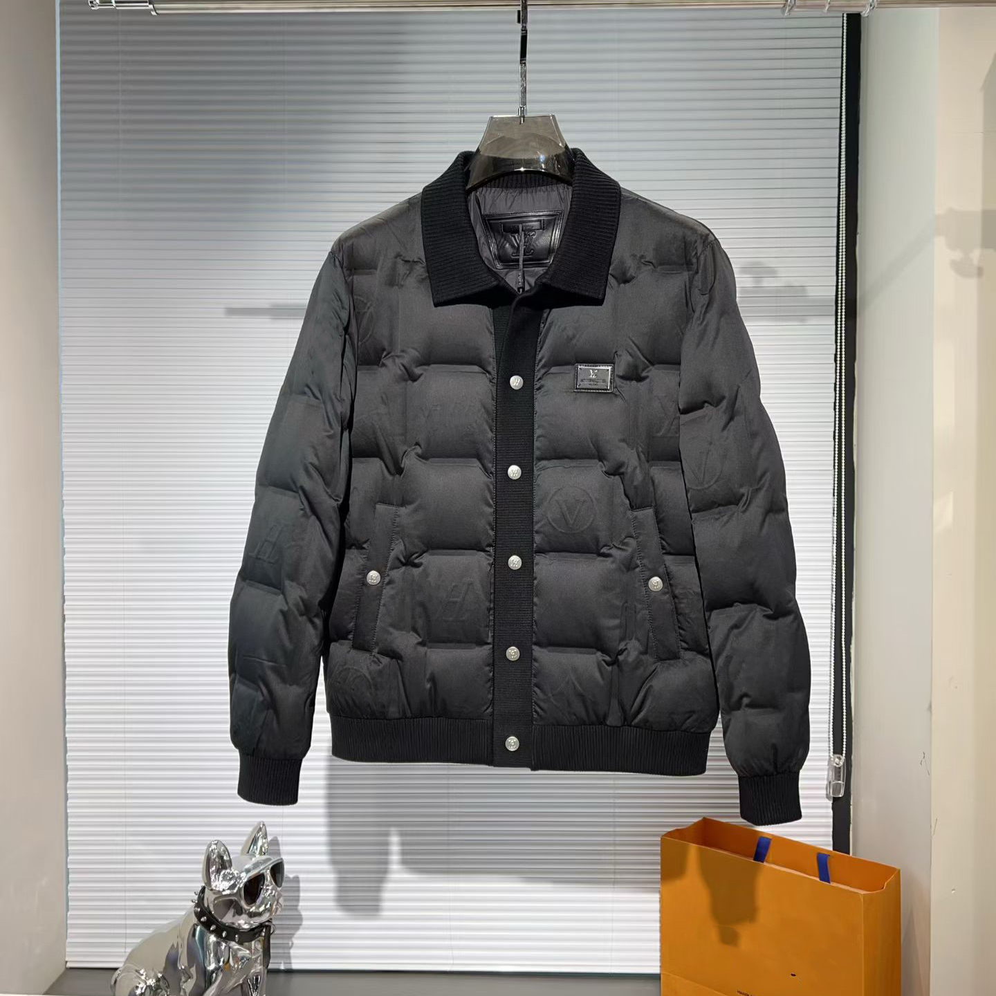 2025冬季新品翻领羽绒服外套男欧货高端字母压花修身时尚休闲VJM