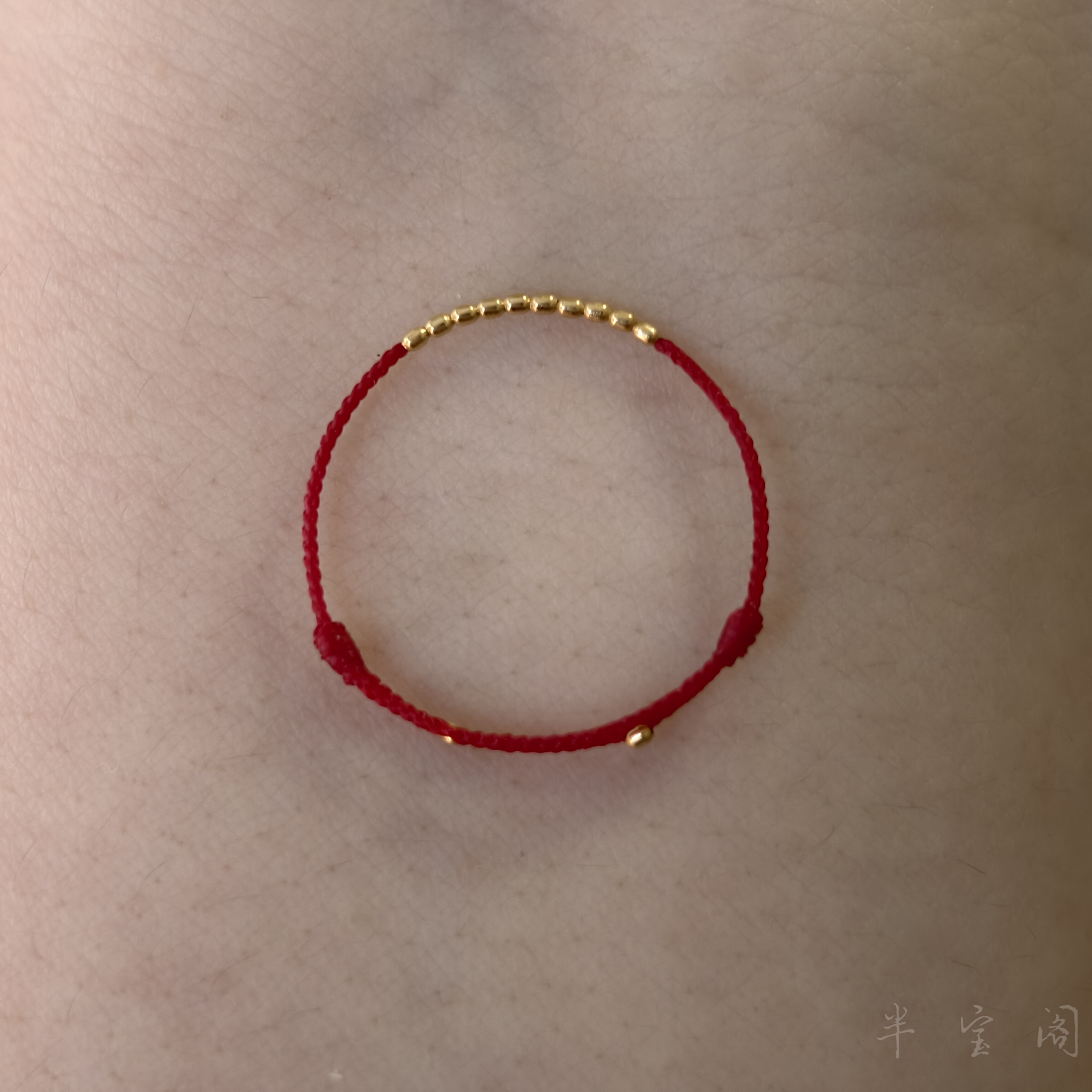 半宝阁18k真金芝麻珠极细款红绳戒指本命年手工编织可调节0.1蜡线