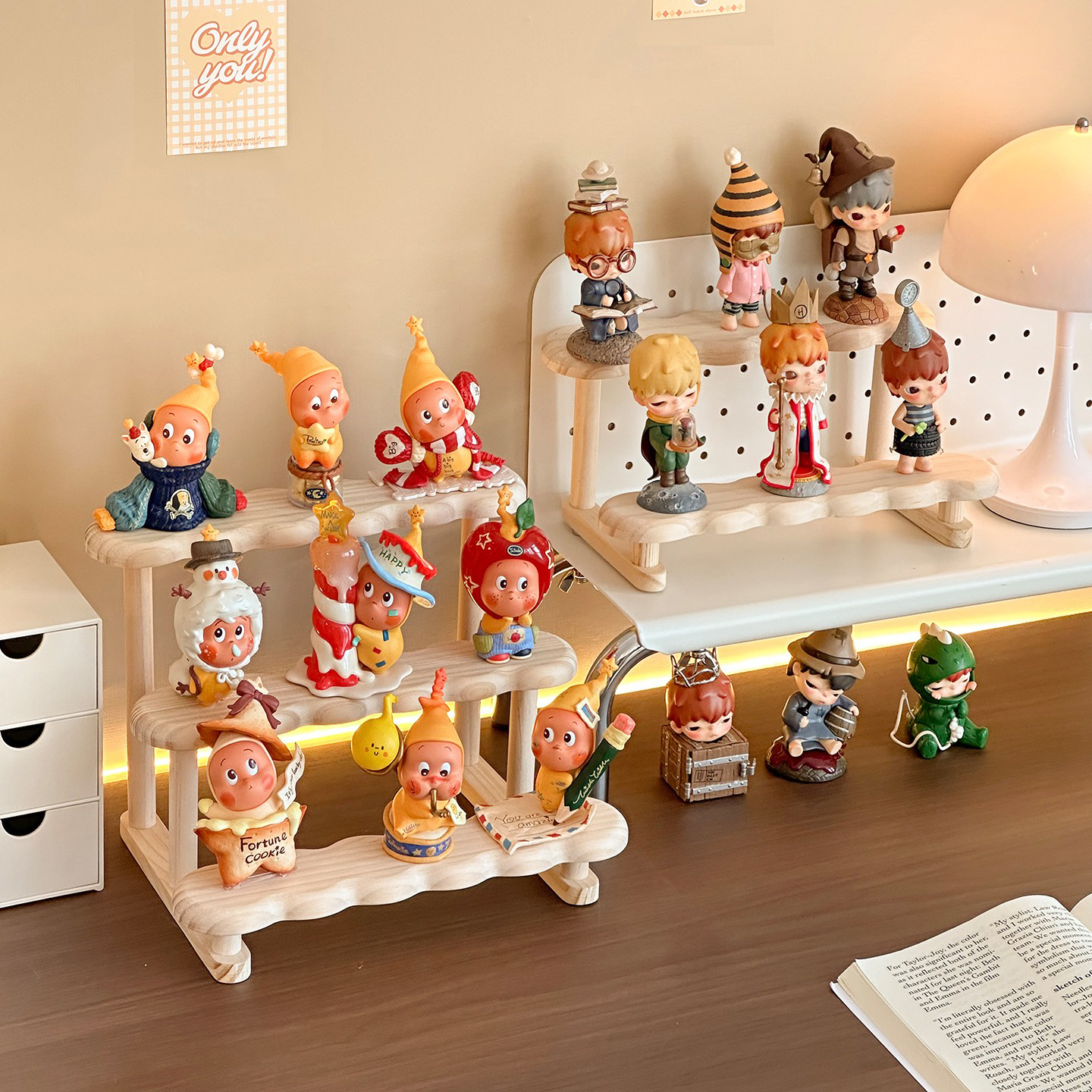 盲盒展示架桌面实木手办收纳架