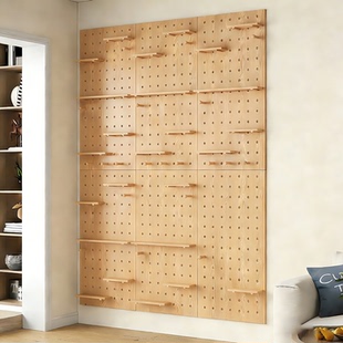 雪板置物架实木洞洞板收纳挂板墙上运动设备展示架雪具头盔整理架