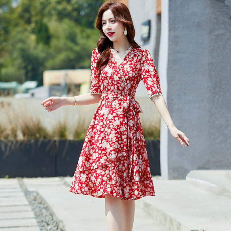 2025新款气质名嫒雪纺连衣裙女夏季修身收腰不规则中长款碎花裙子