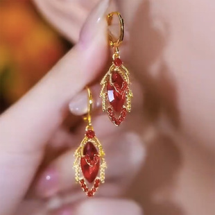 2025新款爆款高级感金枝玉叶红色水晶耳环树叶子耳坠防过敏耳扣女
