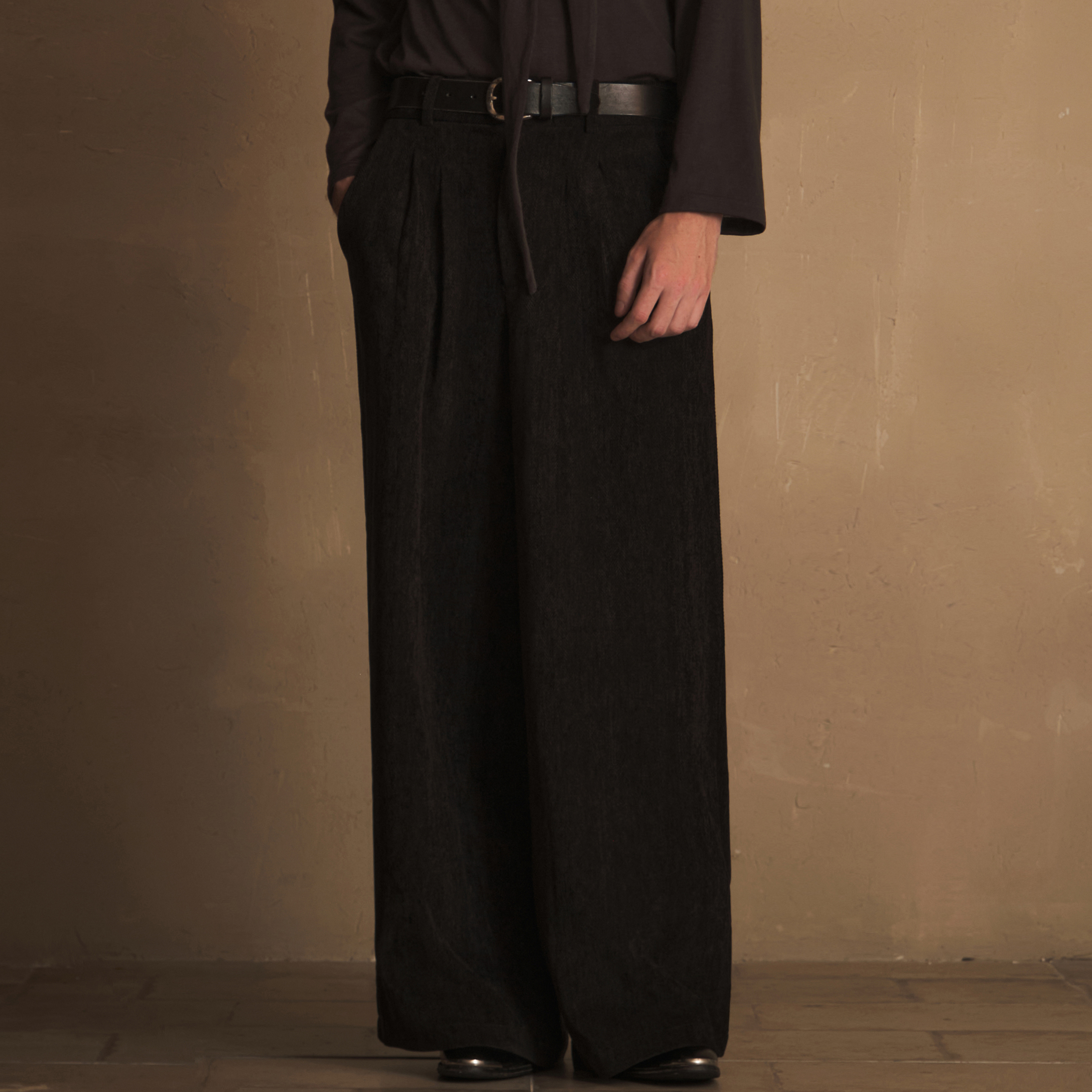 TAM TUAS【马黛茶】酵素水洗人字纹植绒灯芯绒四褶阔腿西裤