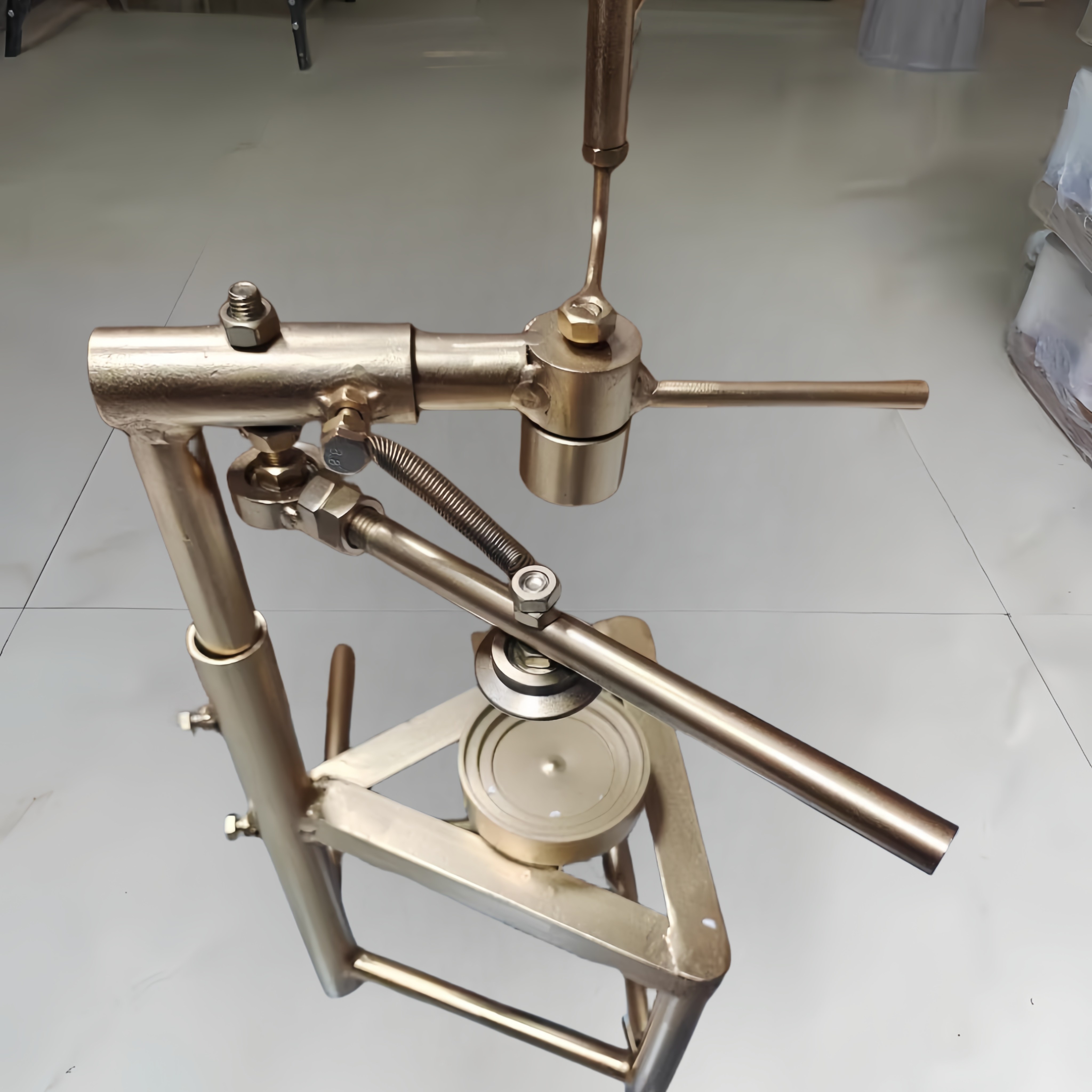 新款茅型瓶封口机酱酒瓶盖手动密封机高度可调节锁边不伤口压盖机