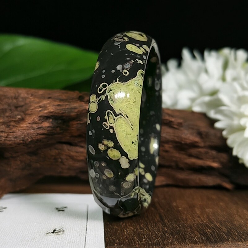 天然梅花玉水墨意境宽版手镯正宗原矿老料61圈口