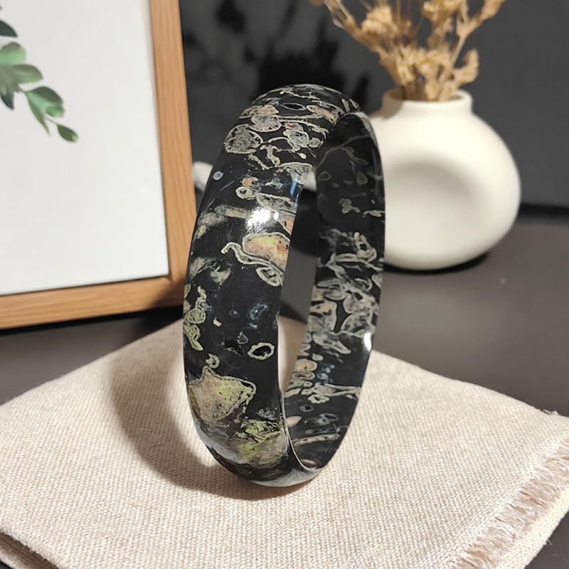 天然梅花玉手镯正宗原矿老料64-17-7