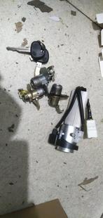 适用现代圣达菲华泰圣达菲2.7 2.0全车锁锁子锁芯 钥匙原装配件