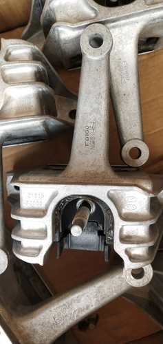 现代ix25领动右机爪垫悦纳ix45新胜达名图发动机固定支架缓冲胶垫