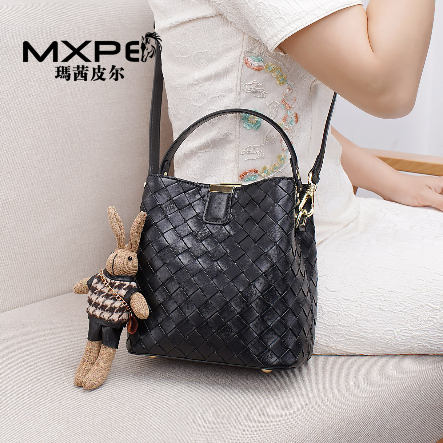 牛皮水桶包2026新款编织高级感手提包休闲简约通勤百搭单肩斜挎包