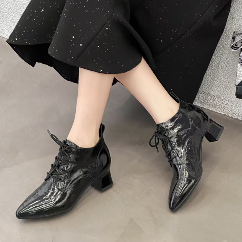 嘉俪多女英伦单鞋深口尖头漆皮