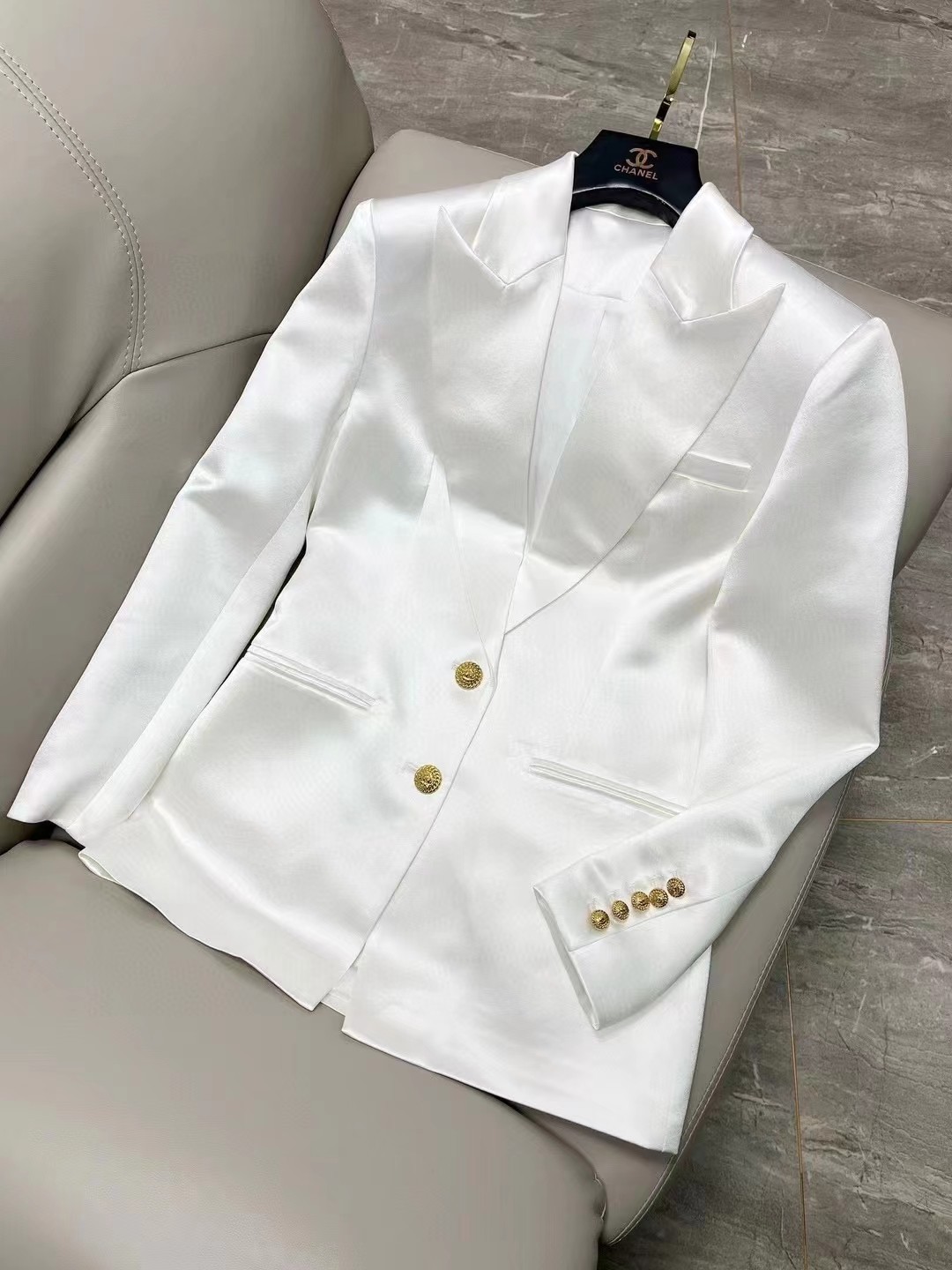 白色轻熟风醋酸西装外套女2024年秋装新款高级感收腰显瘦西服上衣