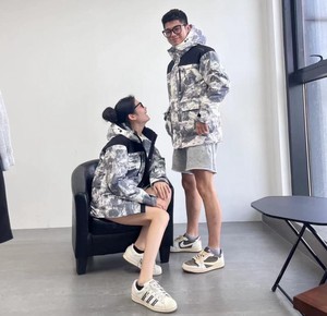 W632抗寒户外大衣90白鹅绒加厚石墨烯三防情侣连帽保暖羽绒服男潮