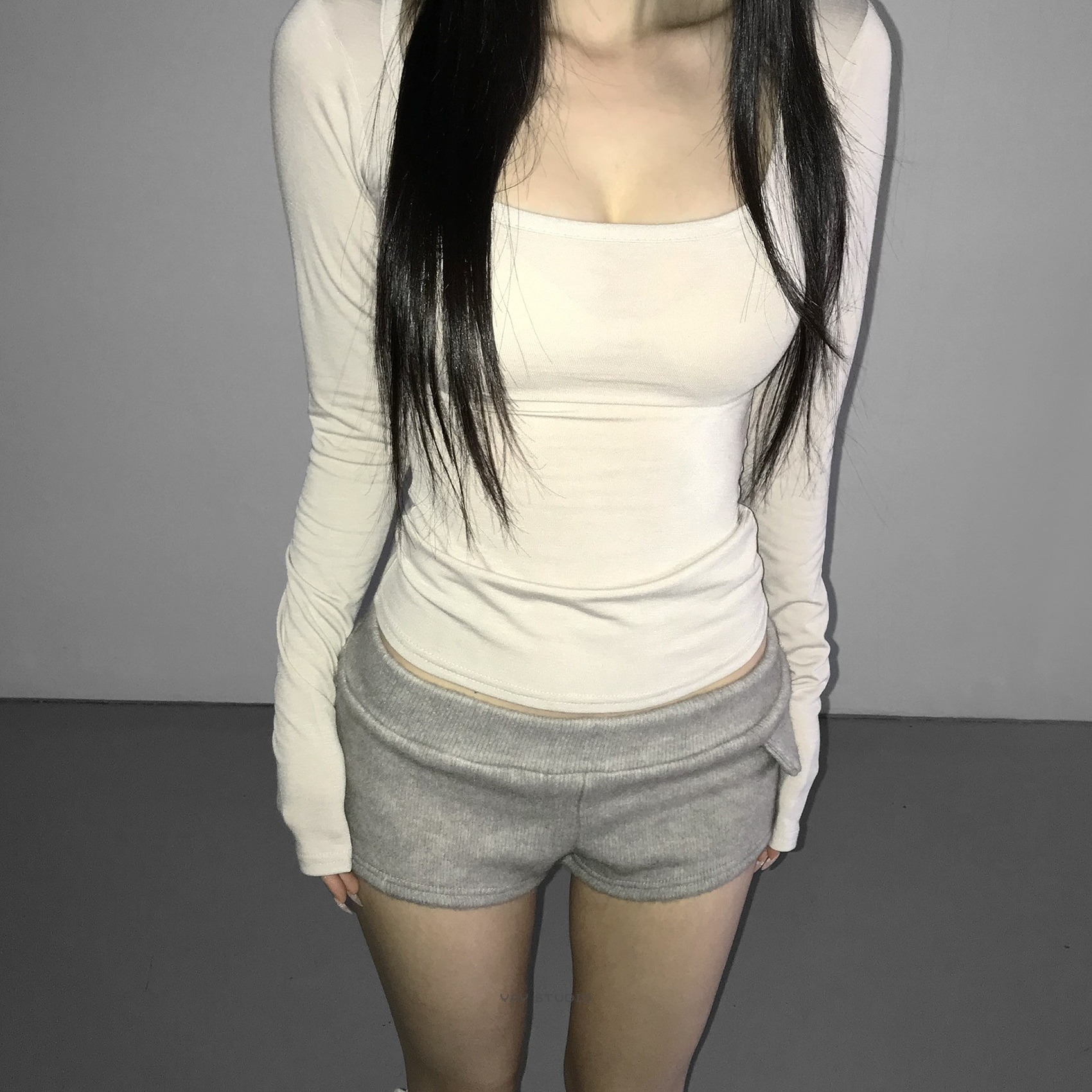 多巴胺U领显瘦紧身长袖T恤女