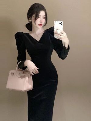 法式漂亮丝绒连衣裙女内搭秋季气质高级感赫本风收腰修身包臀长裙